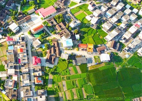 福建省发展“村落驰名行动” <br>自执行以来至上月底，全省共定名、改名地名4900余个，采集上图村落地名信息近14万条